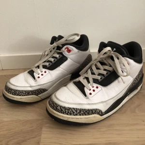 Air Jordan 3 retro infrared 23 - Jordan 3 infrared 23. Använda men i bra skick. Original låda medföljer ej. Köparen står för frakten