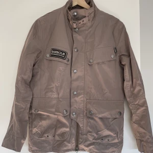 Barbourjacka  - Beige jacka från Barbour i fint skick. 