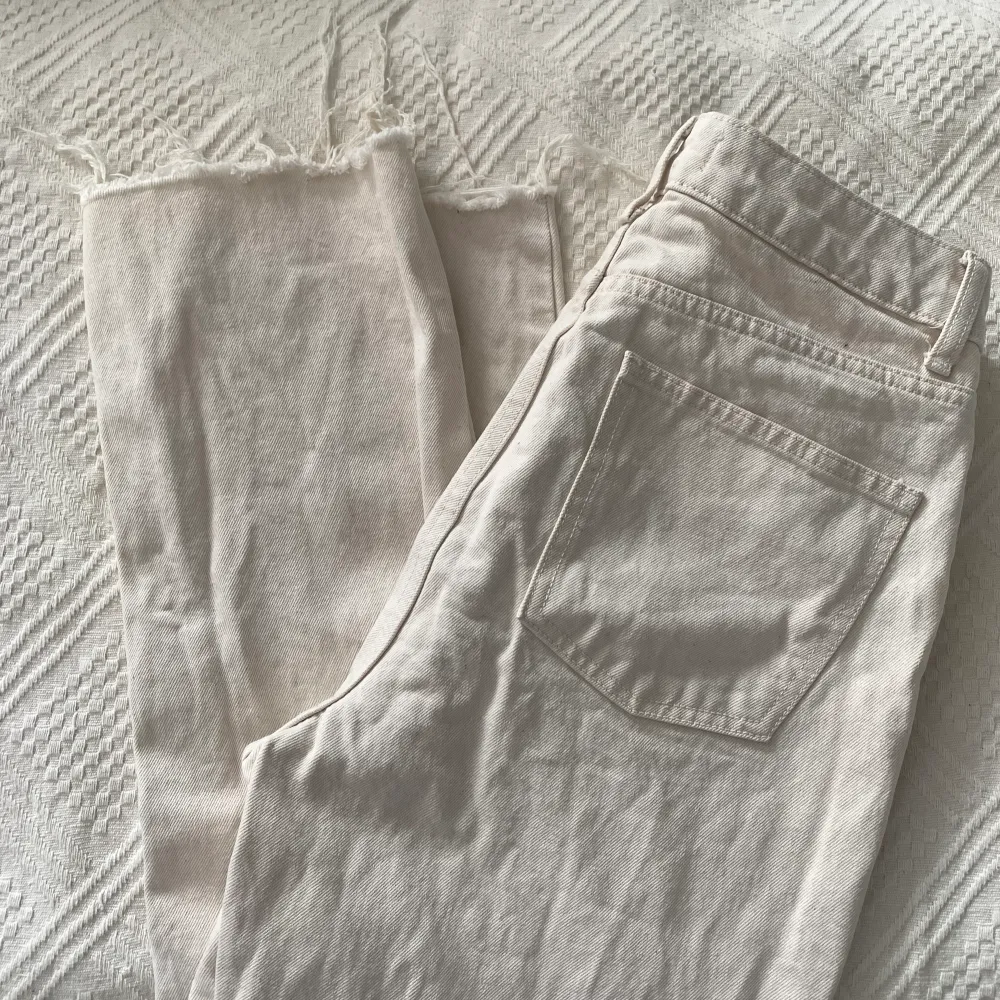 Från Primark. Använda en gång, tvättade men ej strukna. Inga fläckar el. . Jeans & Byxor.