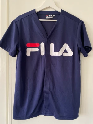 Fila storlek XS - Snygg tröja i märket FILA. Storlek XS