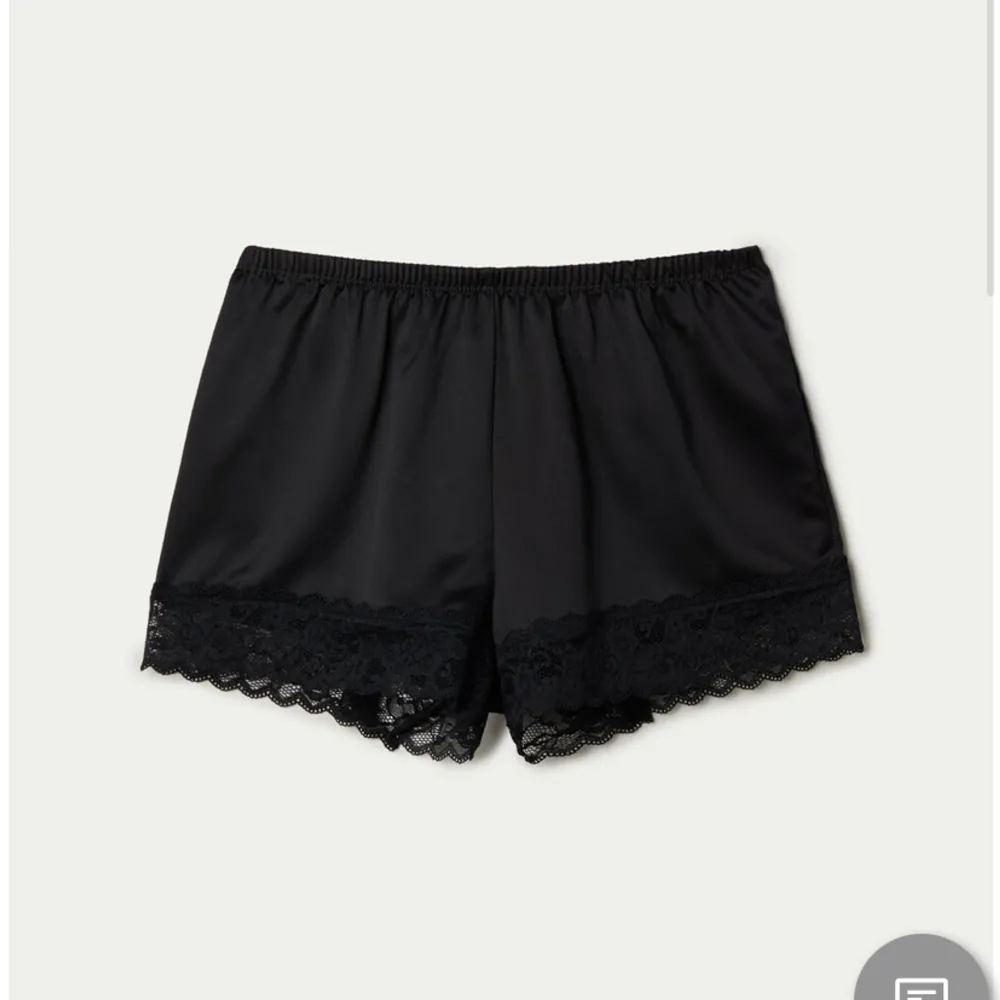 Såå fina oanvända lingerie pyamas shorts med lappen  kvar!! Säljer eftersom jag har exakt likadana, superskönt💞💞. Shorts.