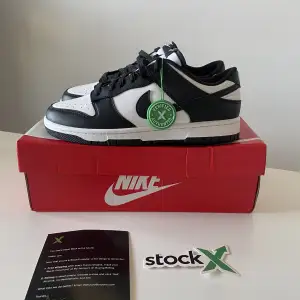 Nike dunk panda 42 köpta från StockX