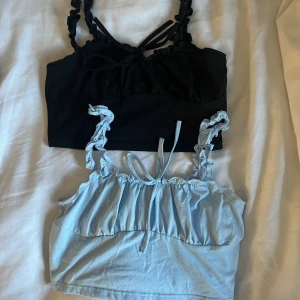Sommartoppar - En ljusblå- & en svart top. Strl M. 50 kr för båda tillsammans. Köparen betalar frakten och betalning sker endast via swish 💙 