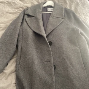 Nakd kappa - Nästan helt oanvänd kappa från nakd. Så himla fin och sitter perfekt. 