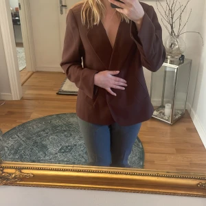 Hm vintage  - En vintage kavaj från hm, storlek 44 men sitter som en S på mig som är 163.