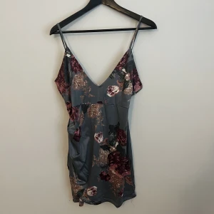 BlomKlänning - Aldrig använd 