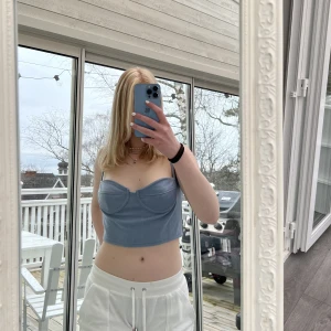 Zaful linne  - Super fint och somrigt linne med söta detaljer!!  Säljer då den var lite stor på mig :( 💕💕💕 Betala via Swish,kund står för frakt:) Mötas: Linköping, Motala, Borensberg💕 