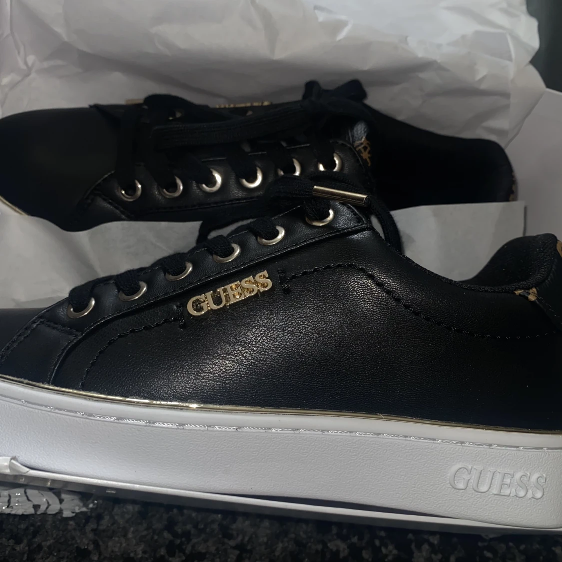 Guees skor (oanvända)