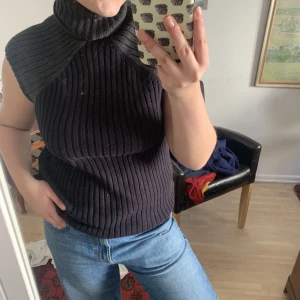 Stickat linne med polo - Köpt från beyond retro🪩
