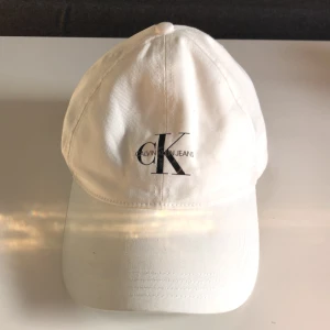 Calvin Klein Keps - En helt oanvänd vit Calvin Klein keps till salu. 