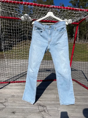 Levi’s jeans  - Ljusblå levi’s jeans, 514 Storlek W32 L30