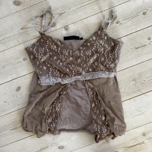 Brun topp - ON HOLD. XS men passar mig som S