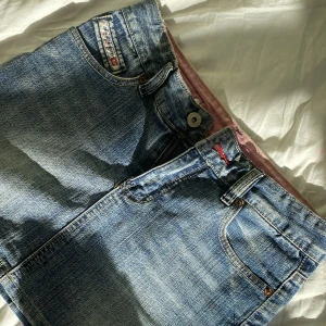 Mini jeans kjol - En av mina favorit kjolar som tyvärr blivit för liten💓