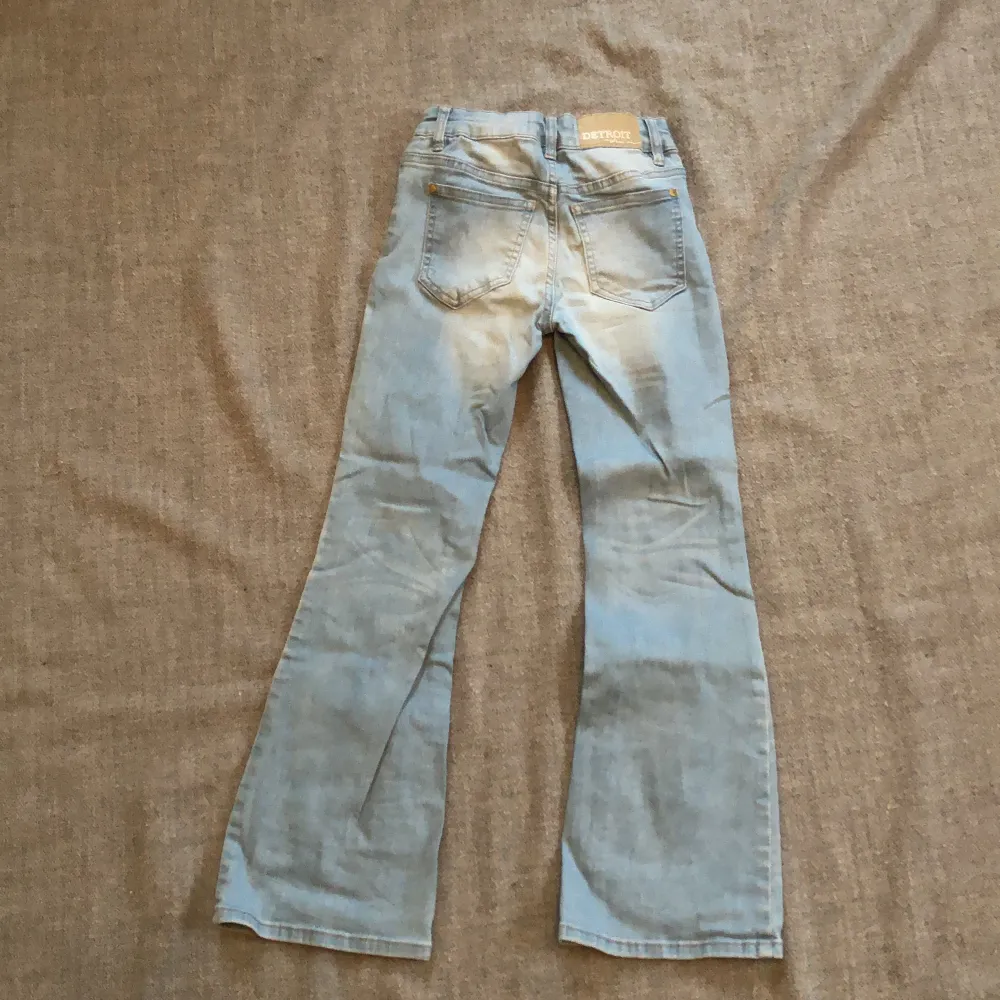 Bootcut Jeans från Lindex kollektion Detroit i stlk 134. Jeans & Byxor.