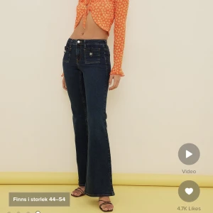 Bootcut nakd - Mörkblå bootcut från Misslisibell x Nakd, använda en gång. Nypris 399kr💖