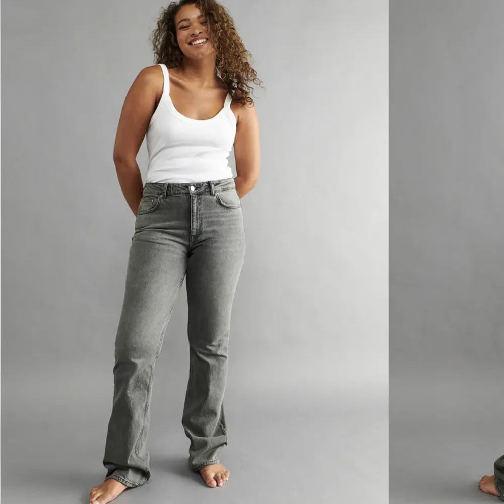 Säljer mina full length flare jeans från Gina tricot, då dem är för små för mig.  Jeansen är i nyskick💗💗. Jeans & Byxor.