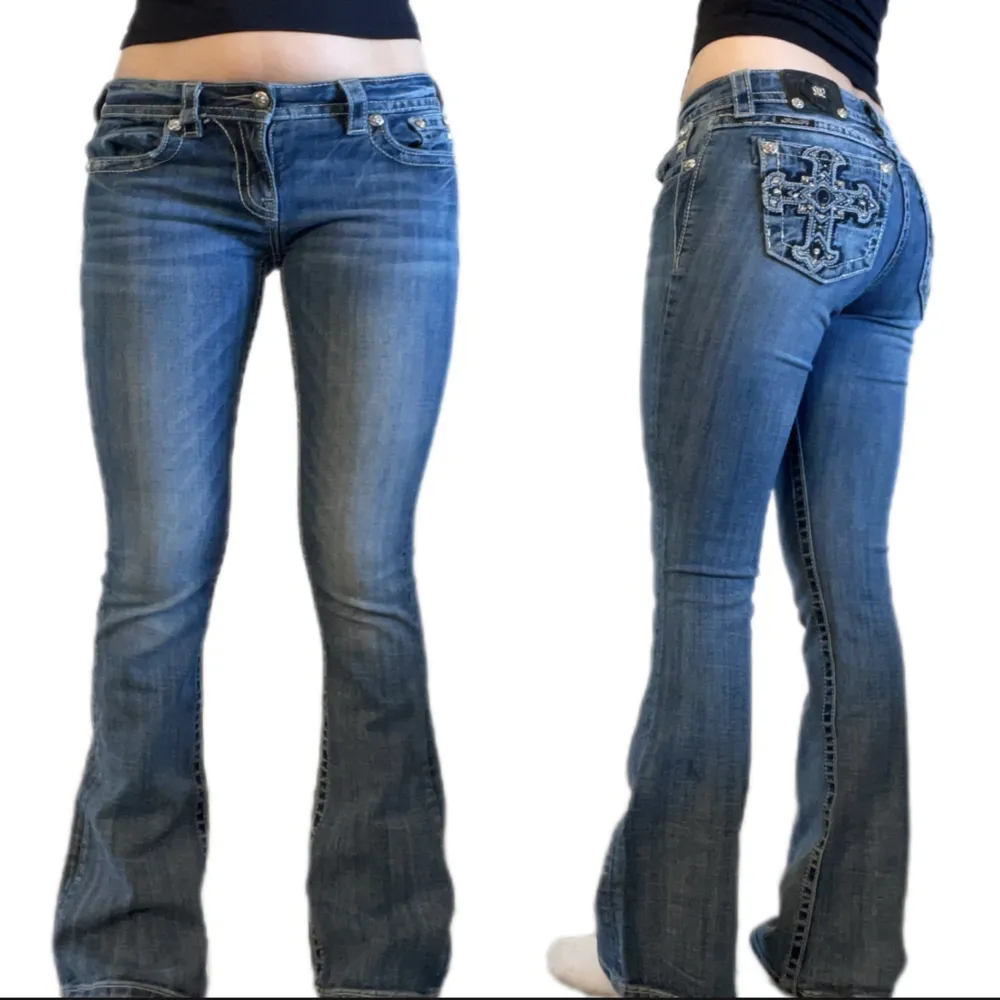 Miss me jeans i fint skick utan fläckar❤️ de är bootcut och lågmidjade❤️ Midjemåttet tvärs över är 37cm och innerbenslängden är 78❤️ Jag är 168 cm lång❤️ Tryck gärna på köp nu!. Jeans & Byxor.
