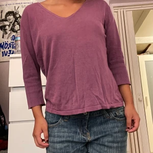 Lila tröja - Lila tröja. Köpare står för frakten annars möts jag upp i Sthlm 💞