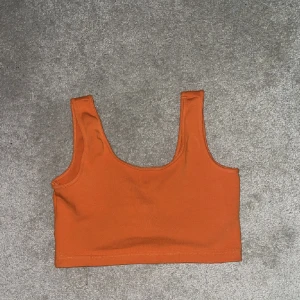 Linne - Ett orange linne från gina tricot