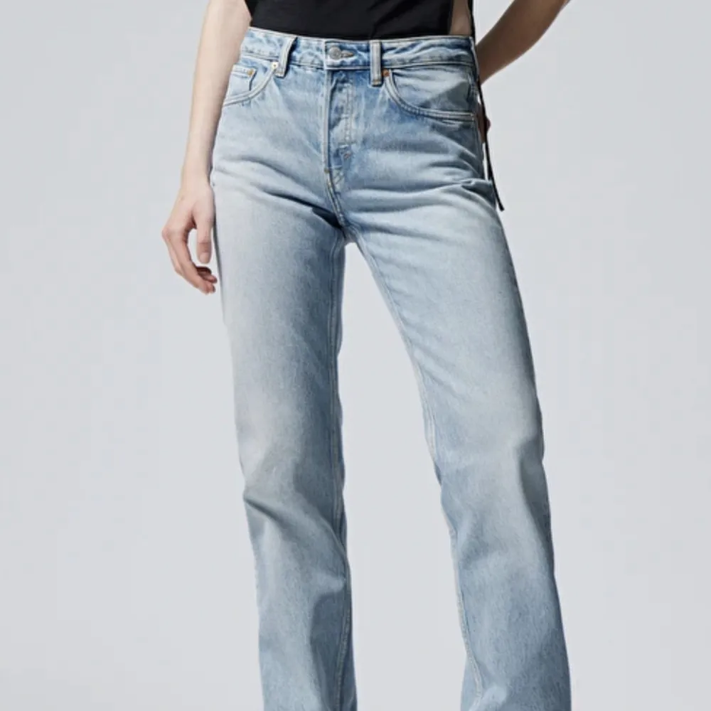 Weekday jeans  i modellen pin. Använda fåtal gånger. Säljer pga dem är för små för mig. Nypris: 590kr. Jeans & Byxor.