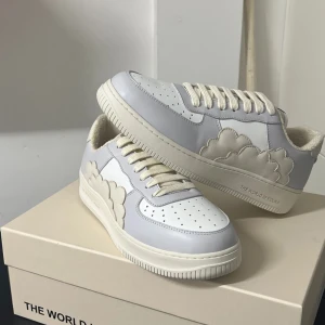 TWIY Skor - Hej! Jag har vunnit dessa i en tävling via clean drink, size 42,5. Helt oanvända. 