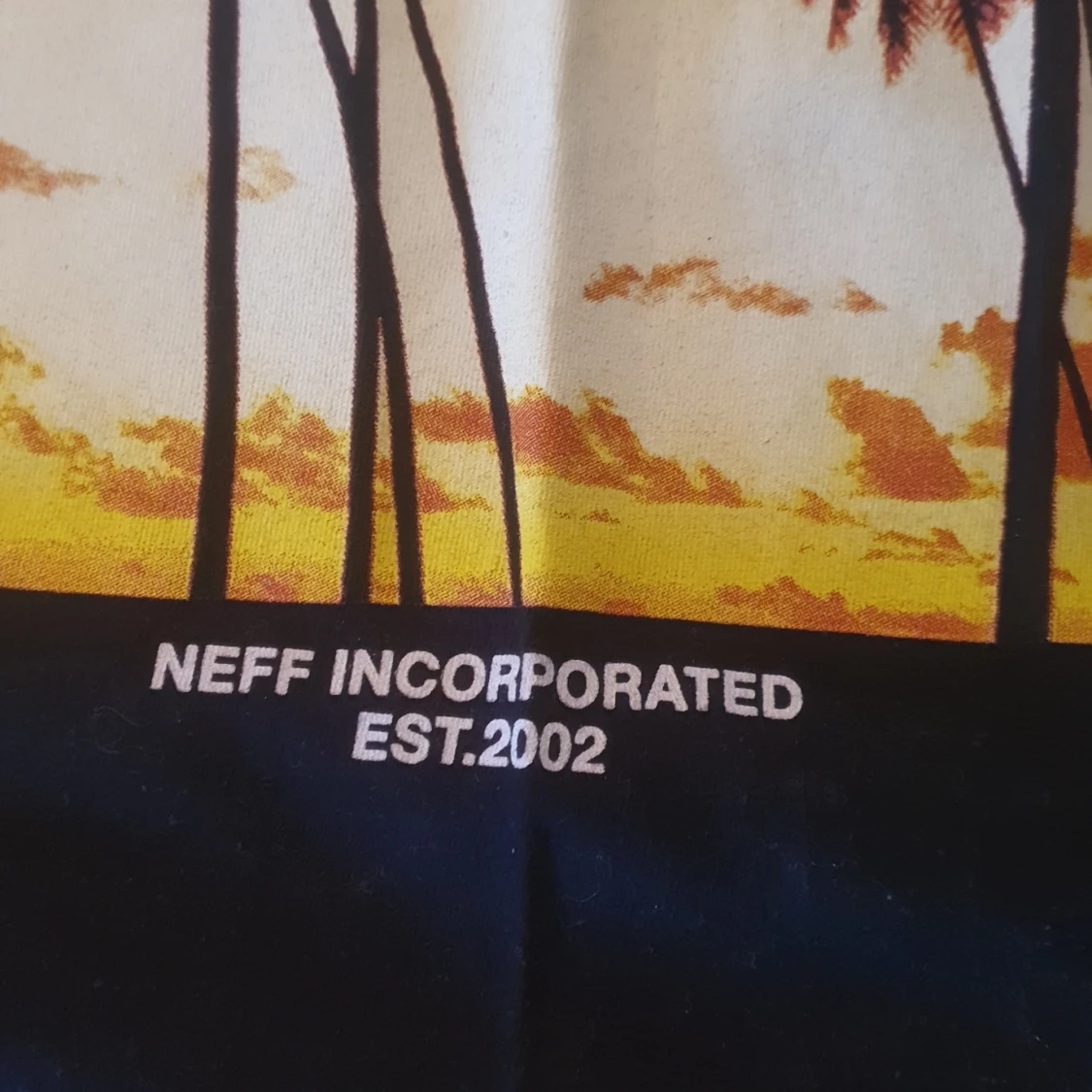 Svart t-shirt med tryck - 90