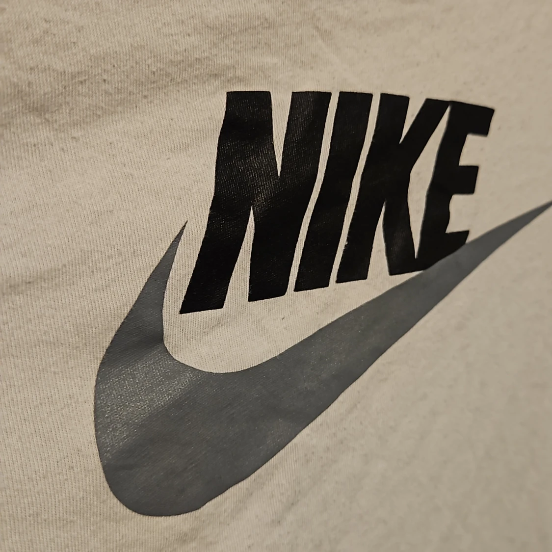 Vit Nike t-shirt i barnstorlek XL eller S - 90