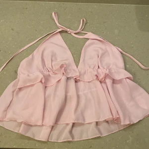 ROSA CROPTOP - Köpte den från SHEIN och den var alldeles för stor för mig, aldrig använd