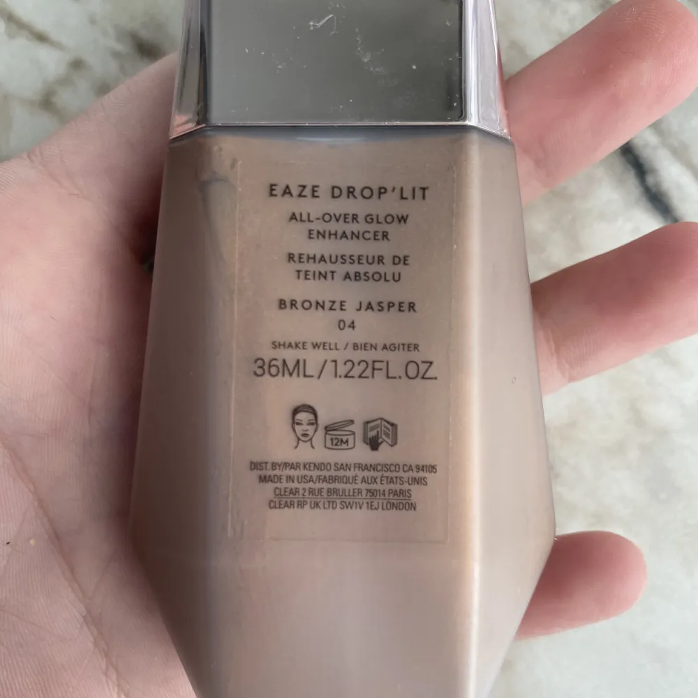 Säljer mina fenty beauty bronzing drops för att dom inte kommer till användning! Använd kanske 2-3 gånger, se bild 3. Köpta för 439 men säljer för 250 kr!💕 Pris kan diskuteras. Övrigt.