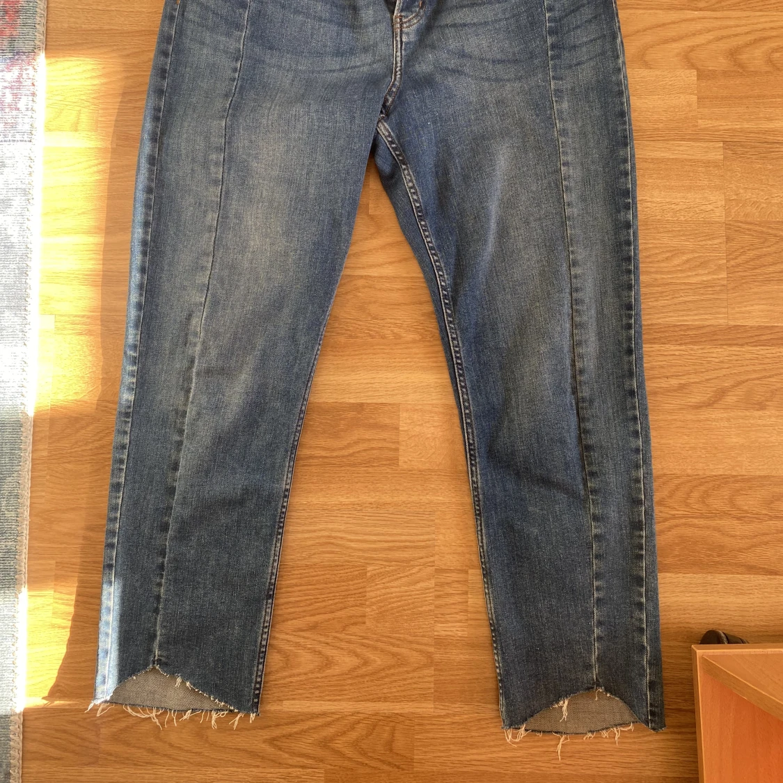 mörkblåa jeans  - 90