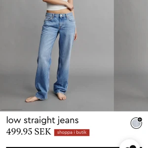 Low straight jeans  - Slutsålda Low straight jeans från Gina Tricot. Storlek 34 men passar allt imellan 34-38 beroende på hur man vill att dom ska sitta! Fint skick. 