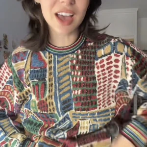 Stickat - Hej letar efter en kofta i liknande stil 