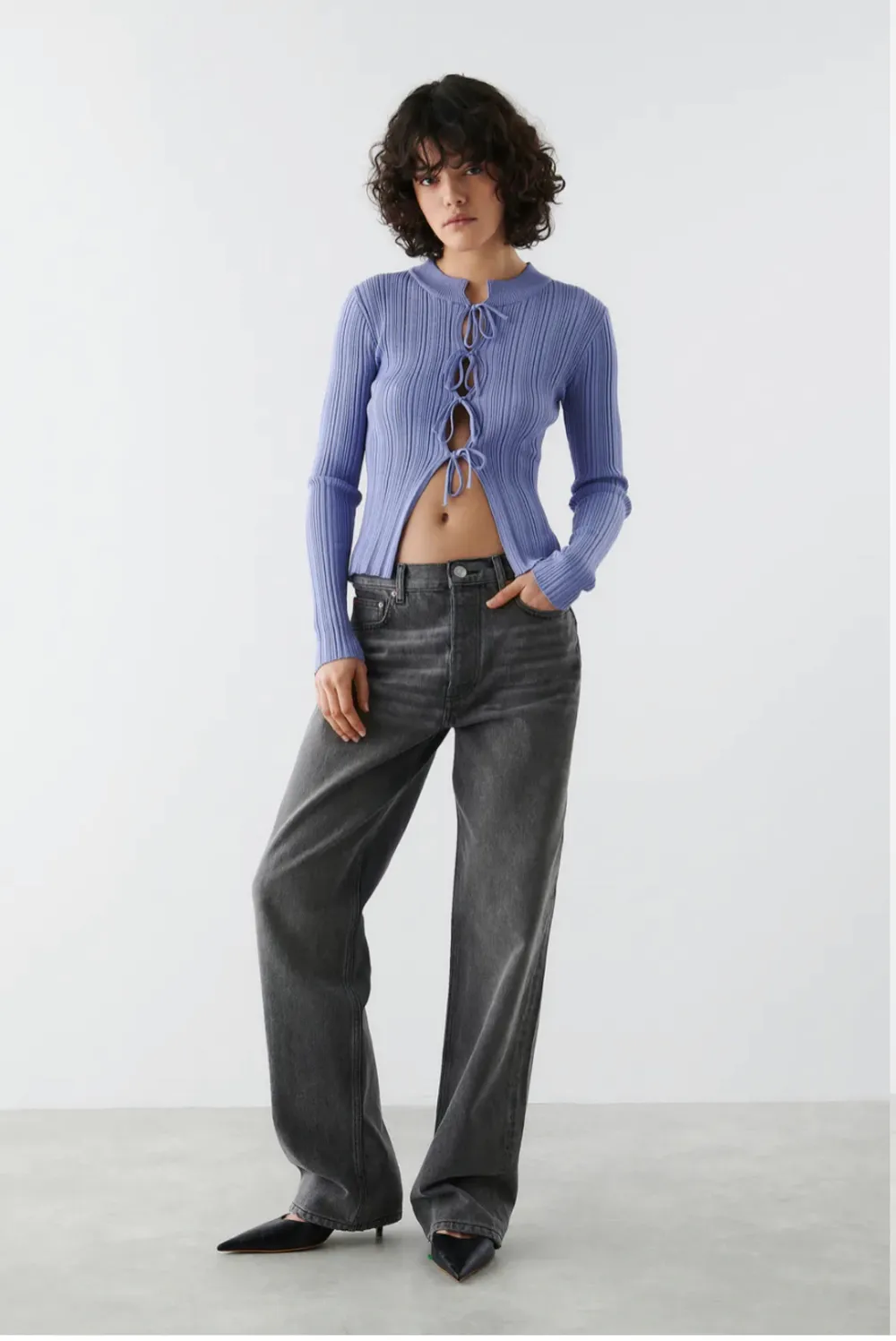 Säljer dessa nyköpta jeans från Gina Tricot i modellen ”Boyfriend” Dem är gråa och midwaist. Jag säljer dem pga fel storlek och dem är endast testade hemma en gång. Jeans & Byxor.