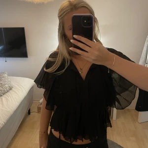 Blus - Så fin blus som inte kommer till använding 🪩🌟💋