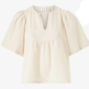 Blus - En fin blus från ellos men märket är vila som inte kommer till användning, aldrig använd❤️nypris 399❤️