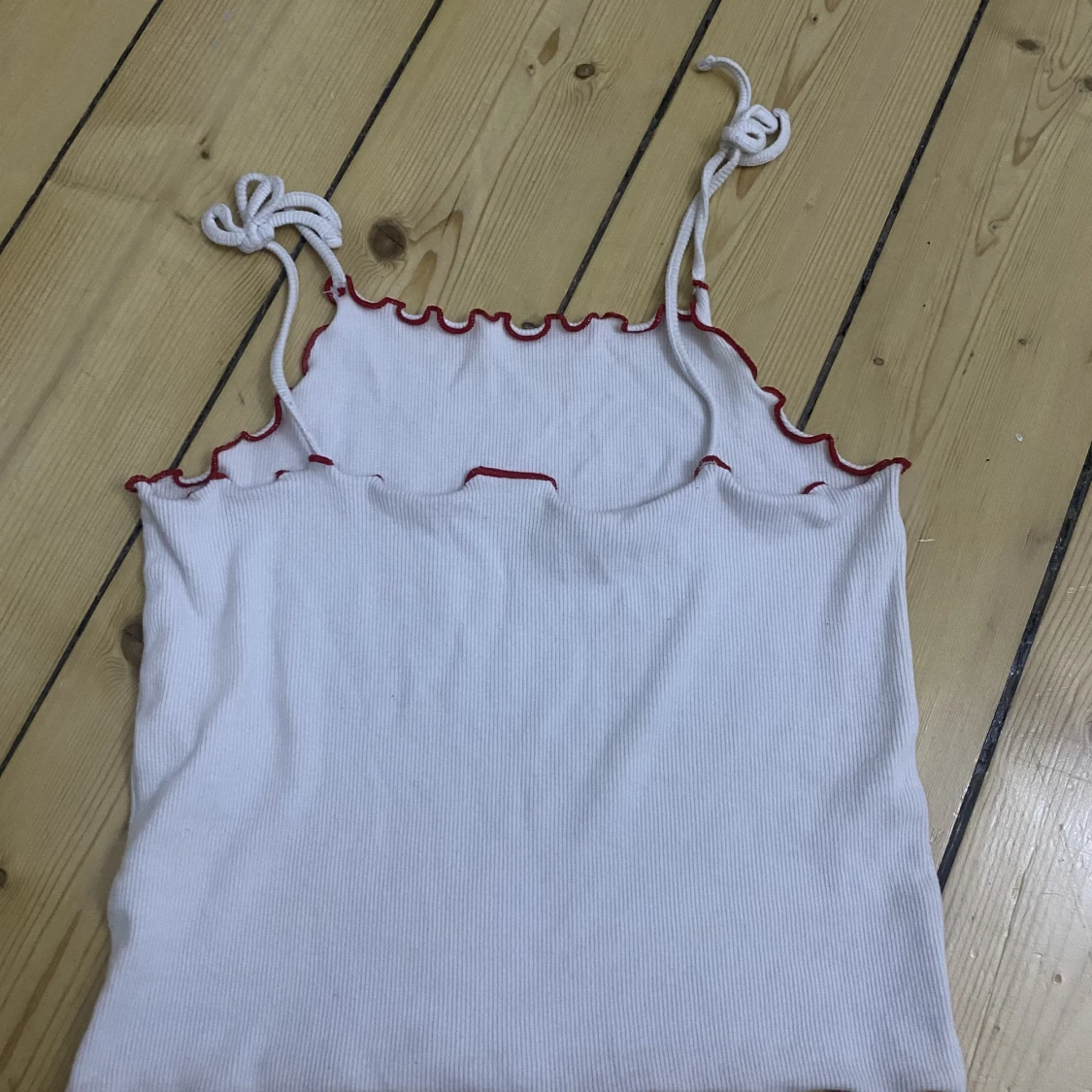 Linne med röd kant!  - 90