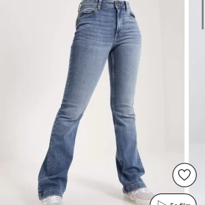 jeans - JDY jeans från Nelly. Samma modell som på bilden men en något ljusare tvätt. passar 36/38
