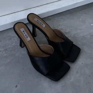 Jätte fina klackar - Skit snygga klackar från Na-kd💗 jätte fint skick och bara använda en gång💗💗 perfekta att ha utomlands 