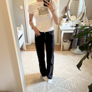 Svarta jeans  - Svarta jeans från lager157. Fint skick! Jag är 173cm