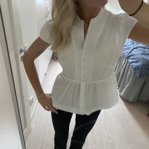 Blus  - Supersöt blus som är köpt secondhand men mycket bra skick 💕