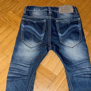 Snygga jeans - Pojke