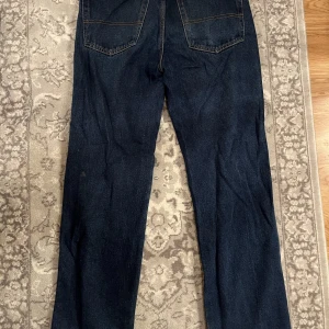 FETA JEANS - ascoola jeans som inte används längre. Dom sitter bra och har najs passform. Kom dm för mer bilder! Använd gärna köp nu🌟