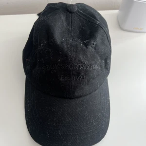 Keps🖤 - Oanvänd keps🤍