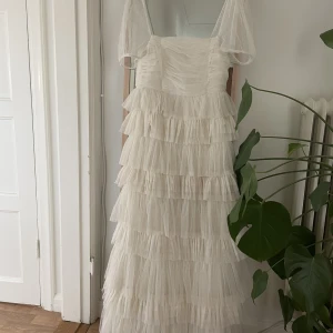 Klänning  - Säljer en endast testad klänning från asos. 