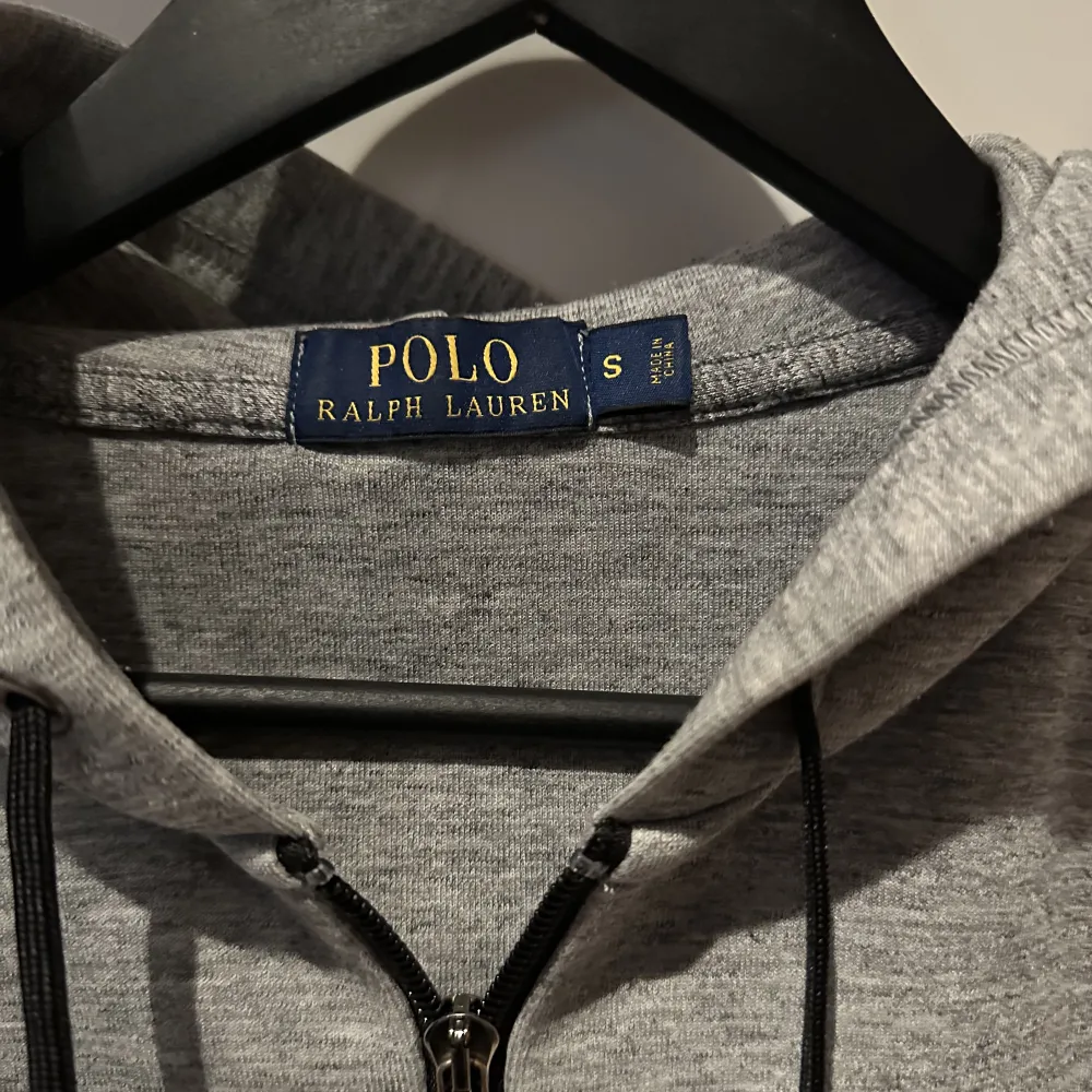 🩶Grå ziphoodie från Ralph Lauren i storlek S. . Hoodies.