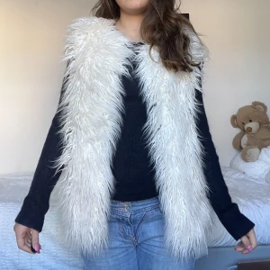 Pälsväst!! - Så snygg pälsväst jag är 172 som referens❤️