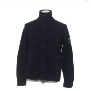 Gant kofta - Tjock och skön kofta från Gant i nyskick! Storlek L men passar dig som har M 