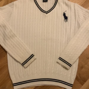 Ralph lauren tröja - Stickad Ralph Lauren tröja. Storlek 176/xs. Skick 9/10