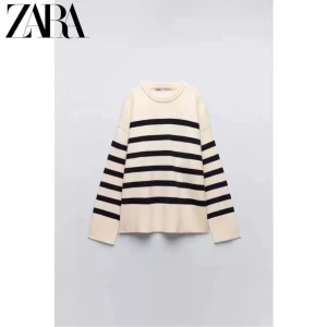 Randig tröja från Zara - En randig tröja från zara. Lite nopprig därav säljer jag den billigt. Skickar bild på den vid intresse. Köpare står för frakt 