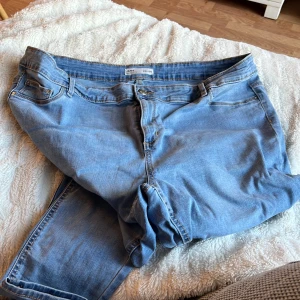 Jeans  - Använda fåtal gånger inget slitage eller nopprigt 
